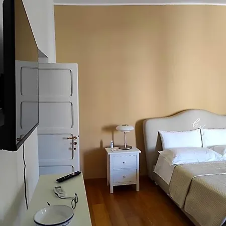 Calogiuri Nest Λέτσε
